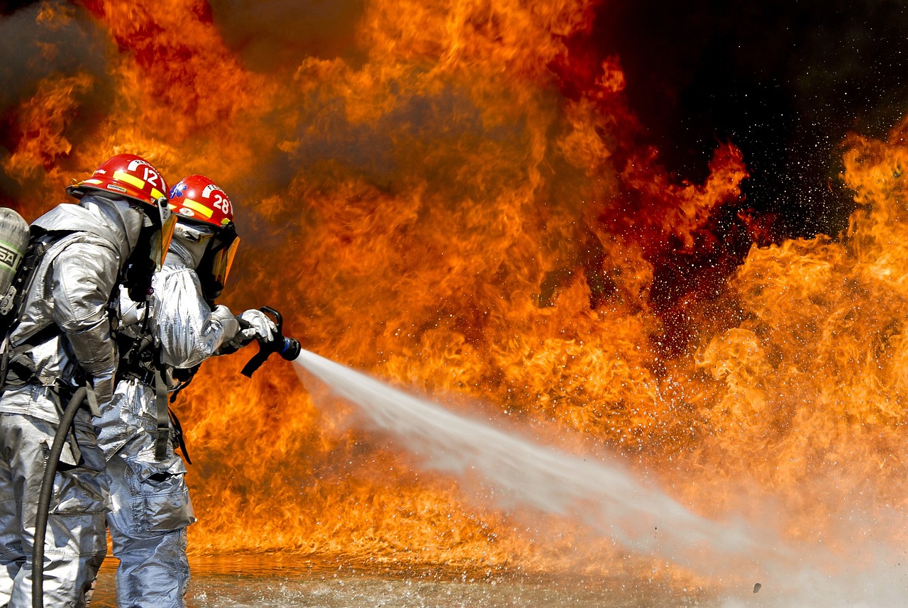 【夢占い】火事の夢の意味！”逃げる、自宅、近所、消す”など１５個を診断